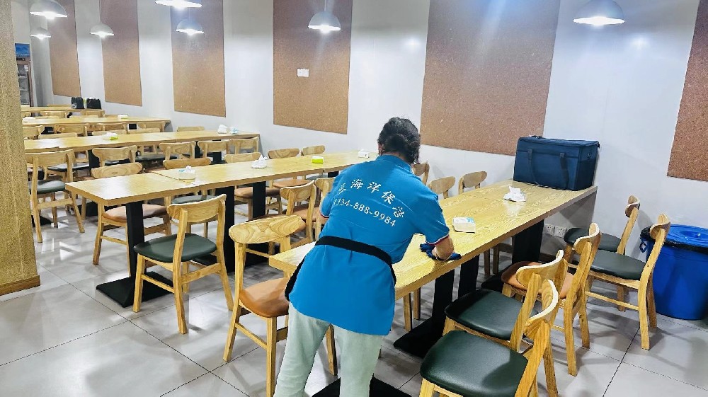 提升小區(qū)整體衛(wèi)生環(huán)境的方法和建議？