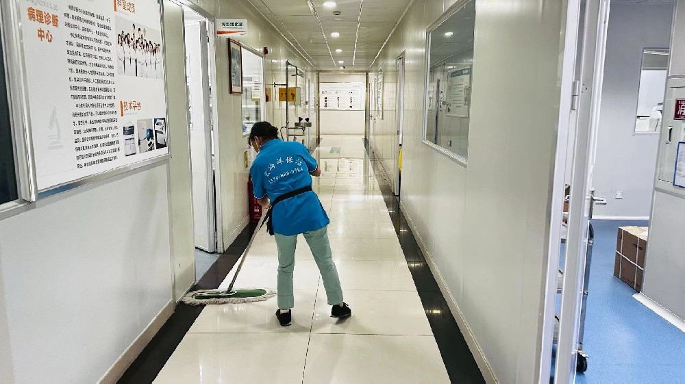 家庭清潔高效攻略：掃把、拖把、吸塵器黃金搭檔法則