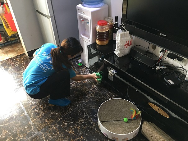 如何消除浴室異味。