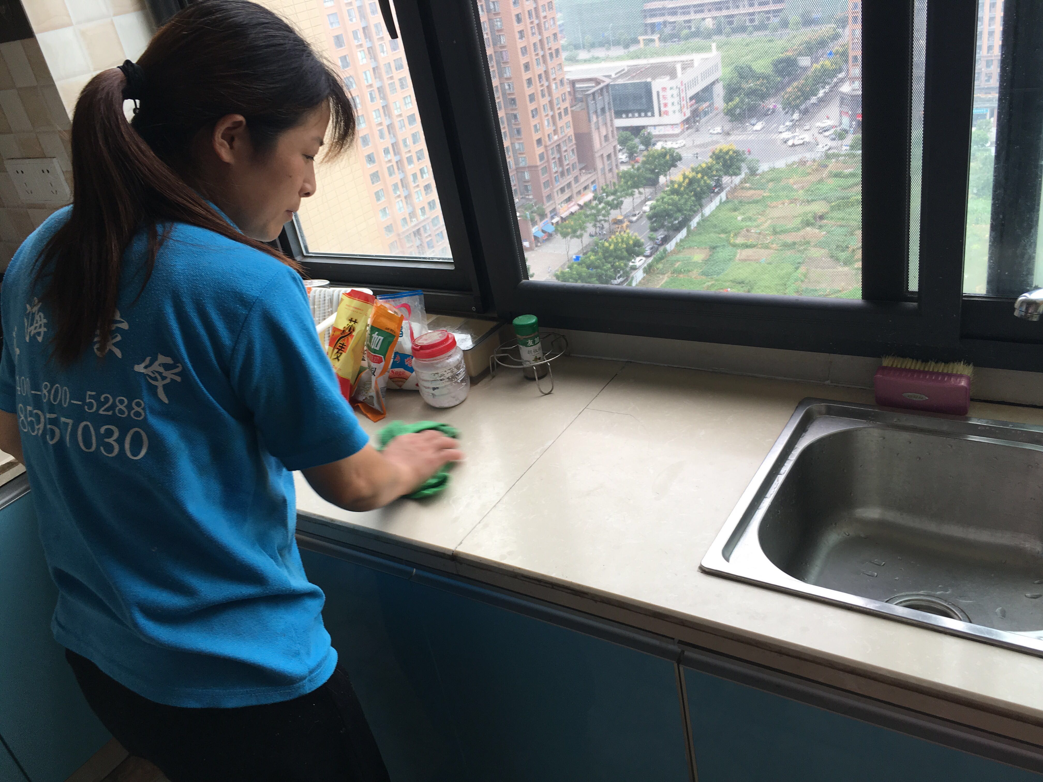 不要留保潔人員單獨(dú)在家