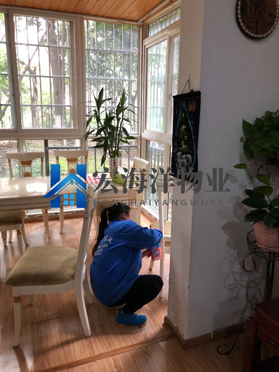 成都清潔公司談?wù)勏赐霗C(jī)和手洗相比哪個(gè)干凈又省水？